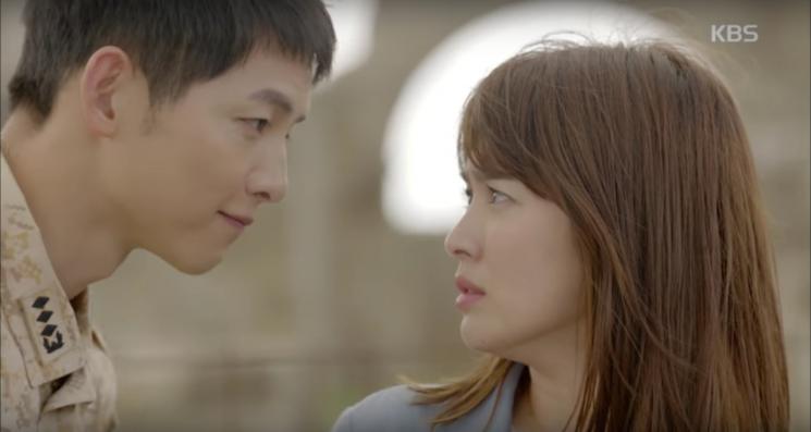Song Hye Kyo dan Song Joong Ki di Descendants of The Sun (Soompi)