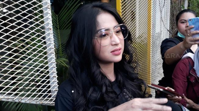 Dewi Perssik (Suara.com/Ismail)