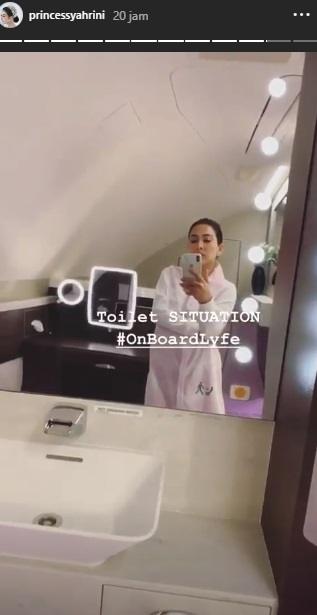 Syahrini pamer kabin mewah pesawat. (Instagram/@princessyahrini)