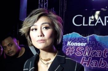 Umpat Penyiar Amerika Pakai Bahasa Indonesia, Agnez Mo Malah Dipuji!