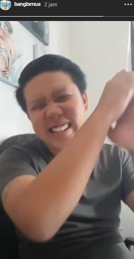 Pablo Benua terpingkal-pingkal dilaporkan Fairuz A Rafiq. [capture Instagram]