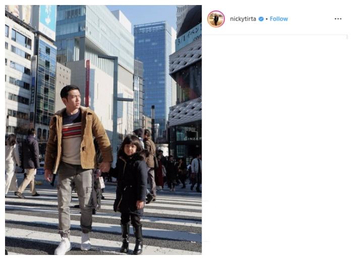 Nicky Tirta dan putrinya. (Instagram/@nickytirta)
