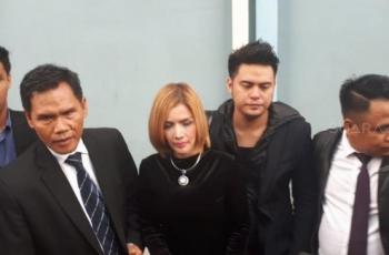 Status Pengacara Diragukan, Barbie Kumalasari Pamer Berkas Sumpah Advokat