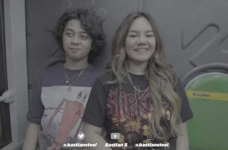 Pacaran unik ala Bastian Steel dan Shafa Harris. (YouTube/Bastian Steel)