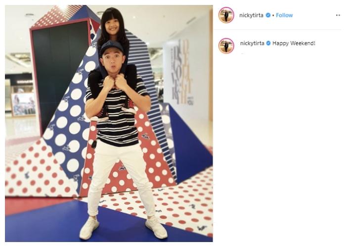 Nicky Tirta dan putrinya. (Instagram/@nickytirta)