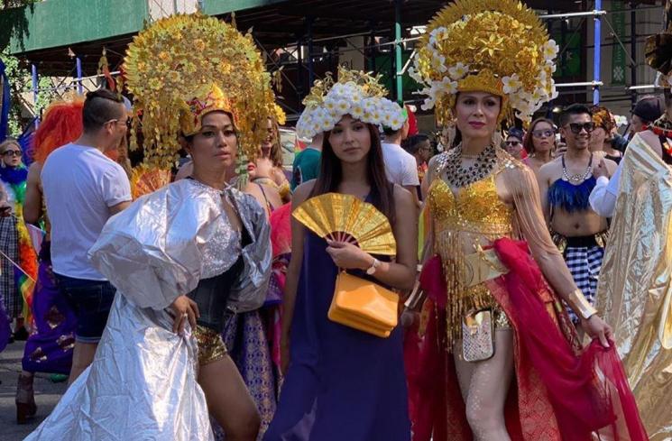 Dena Rachman terlibat dalam parade LGBT di New York. [Instagram]