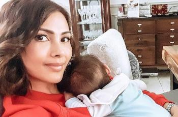 Hot Mama, Intip 5 Potret Nadia Mulya Momong Anak Keempatnya