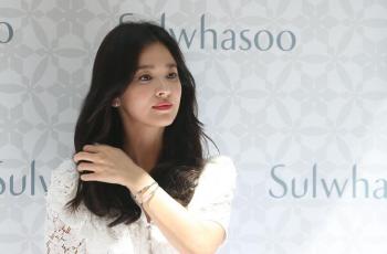 Keren! Cara Beda Song Hye Kyo Rayakan Hari Kemerdekaan Korea