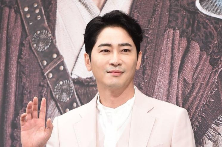 Kang Ji Hwan (Soompi)