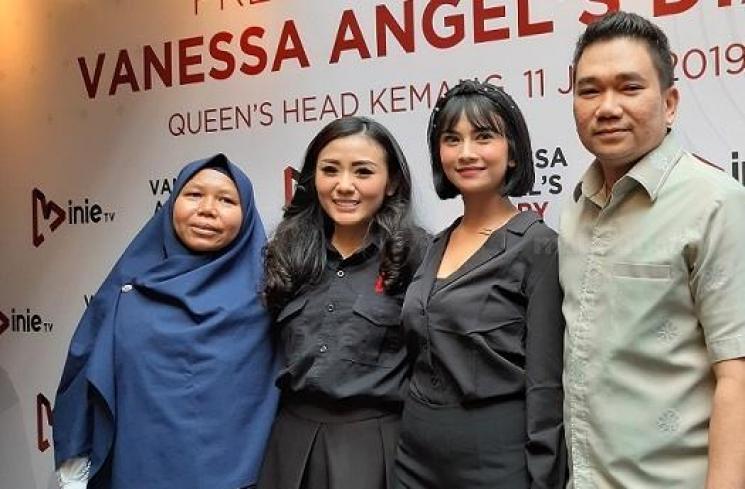 Artis Vanessa Angel (kedua dari kanan). [Matamata.com/Yuliani]