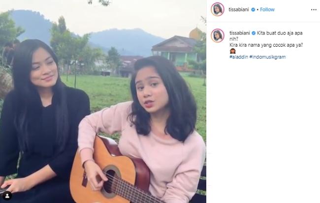 Tissa Biani dan Titi Kamal di lokasi shooting. (Instagram/@tissabiani)