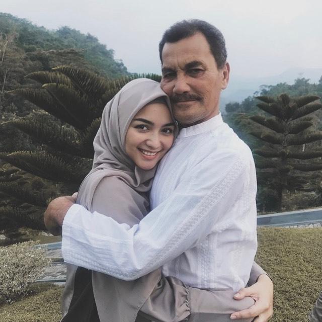 Citra Kirana dan ayahnya, Iwan Siregar. (Instagram/@citraciki)