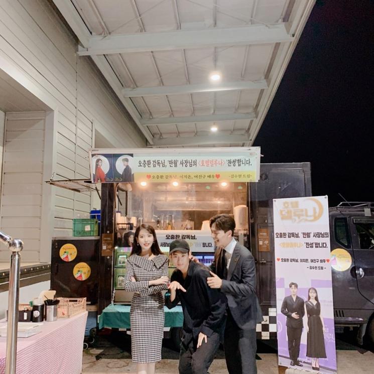 Kim Soo Hyun datangi Lokasi syuting drama IU dan Yeo Jin Goo, Hotel Del Luna (Instagram/@yeojin9oo)