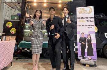 Iri Abis! Kim Soo Hyun Datangi Lokasi Syuting Drama IU, Hotel Del Luna