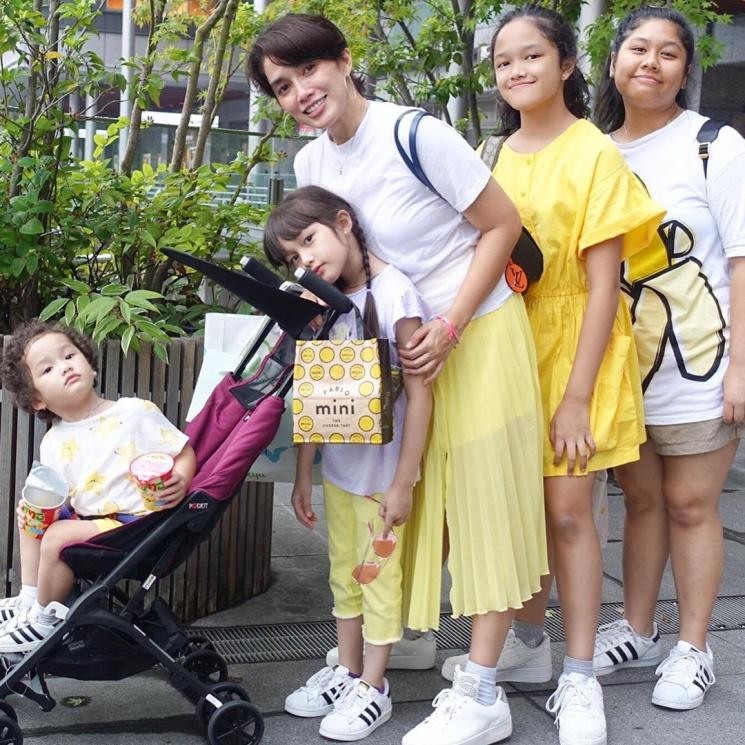 Ussy Sulistiawaty liburan bareng putri-putrinya. (Instagram/@ussypratama)