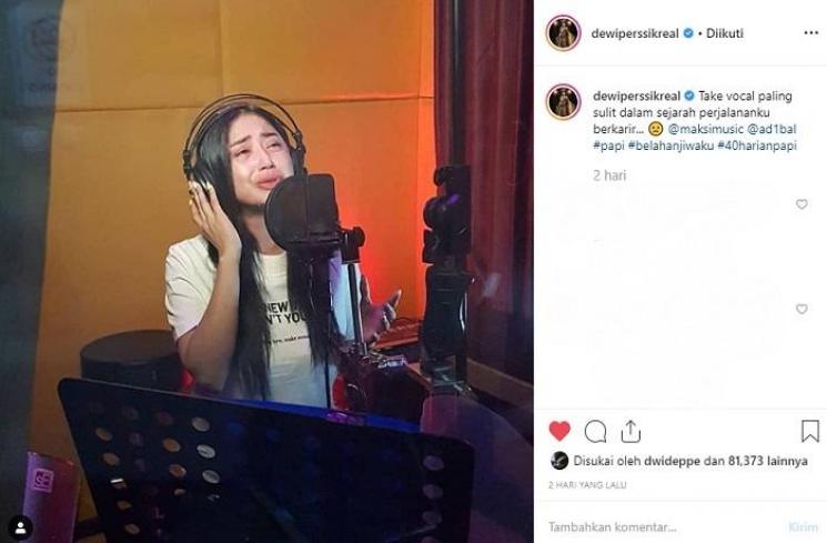 Dewi Perssik (Instagram @dewiperssikreal)