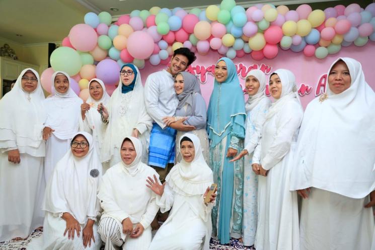 Momen tasyakuran kehamilan Irish Bella dan Ammar Zoni. (Matamata.com/Yuliani)