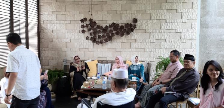 Momen tasyakuran kehamilan Irish Bella dan Ammar Zoni. (Matamata.com/Yuliani)