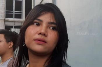 Rosa Meldianti Pakai Dress Seksi Belahan Tinggi, Netizen: Jualan Paha!