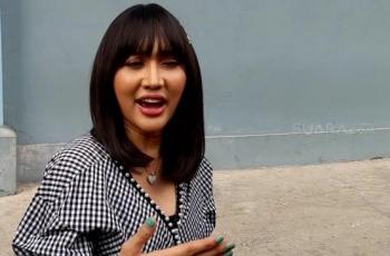 Lucinta Luna Mewek Pantatnya Dipegang Orang, Netizen: Laki Jangan Cengeng!