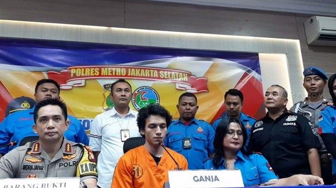 Jefri Nichol di Polres Jakarta Selatan, Rabu (24/7/2019). (Matamata.com/Yuliani)