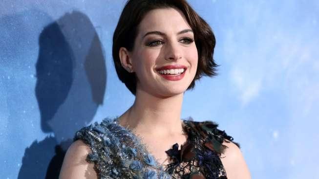 Anne Hathaway (Shutterstock)