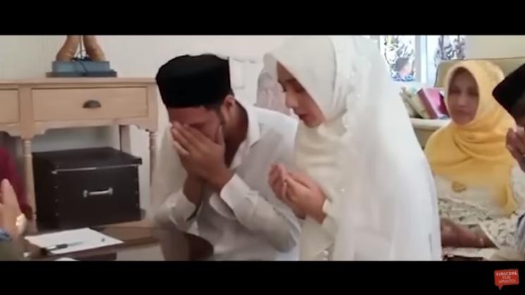 Momen Pernikahan Siri Irish Bella dan Ammar Zoni. (YouTube/Aish TV)