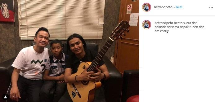 Kedekatan Ruben Onsu dan Betrand Peto. (Instagram/@ruben_onsu)