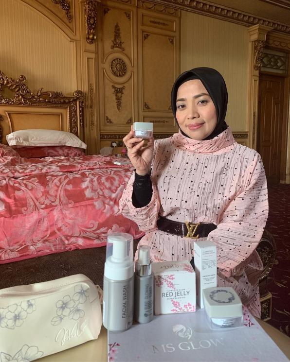 Pesona Muzdalifah makin awet muda. (Instagram/@muzdalifah999)