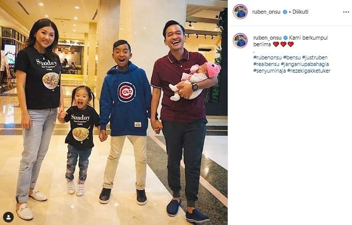 Kedekatan Ruben Onsu dan Betrand Peto. (Instagram/@ruben_onsu)