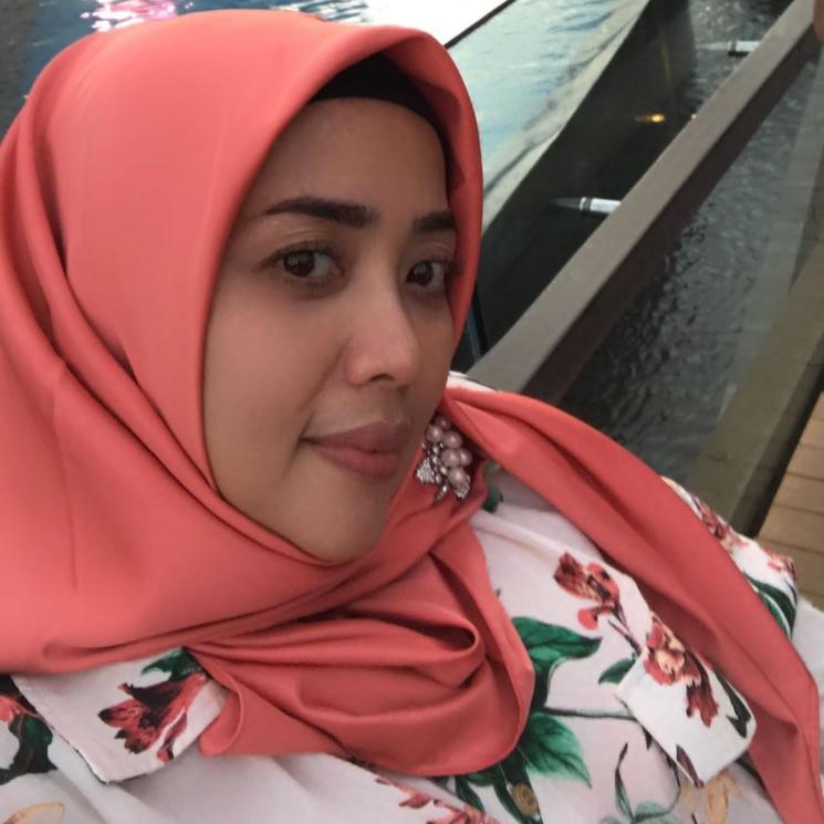 Pesona Muzdalifah makin awet muda. (Instagram/@muzdalifah999)