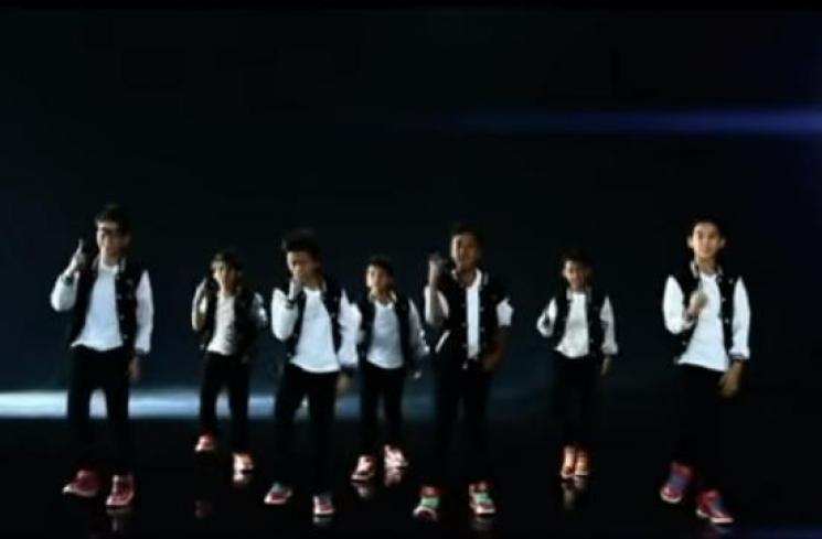 Super 7. (YouTube)