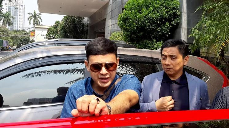 Ramzi datangi Polda Metro Jaya bersama Sandy Arifin, Selasa (30/7/2019). [Matamata.com]