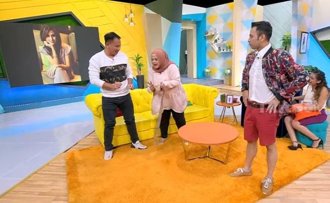Dhawiya dan Raffi Ahmad di acara Okay Bos. [Capture YouTube]