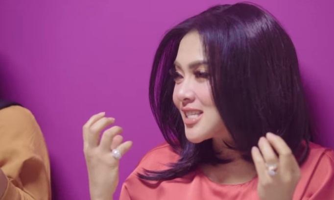 Artis Syahrini. [capture YouTube]