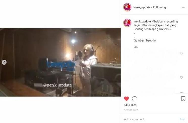 Barbie Kumalasari rekaman lagu (Instagram @nenk_update)