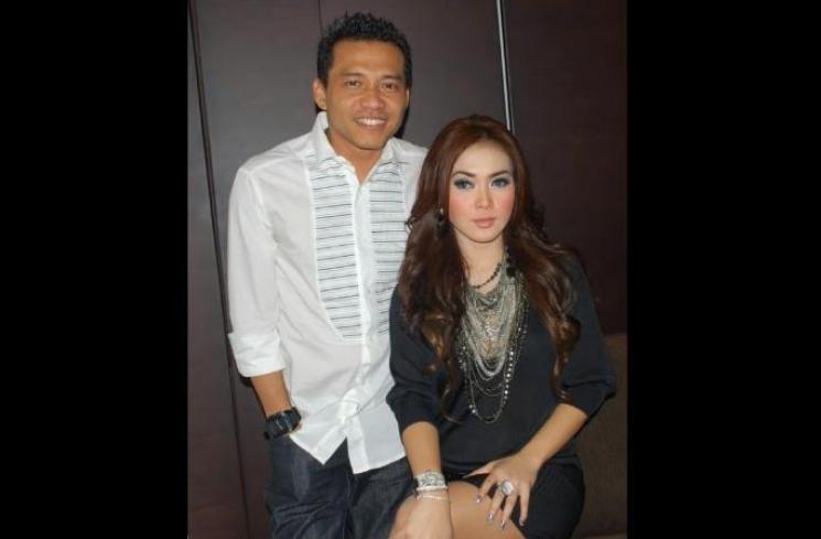 Syahrini dan Anang Hermansyah. (Youtube/MalaTube84)