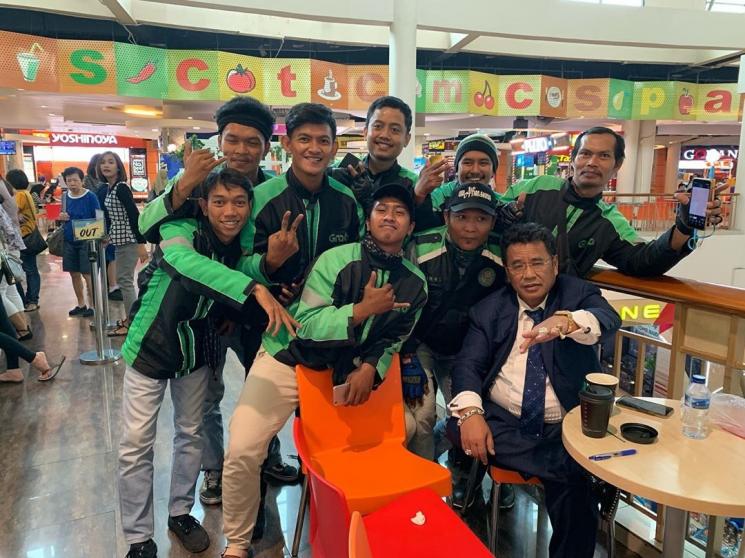 Hotman Paris dikerubuti driver ojol. [Instagram]