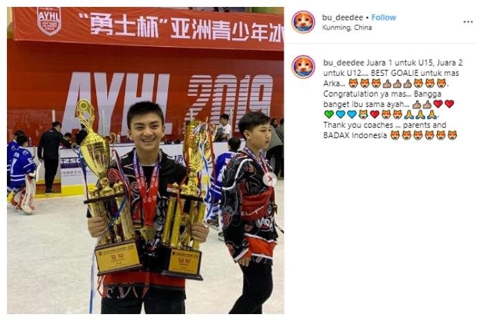 Putra Anjasmara raih juara 1 dan 2 hoki es dunia. (Instagram/@bu_deedee)