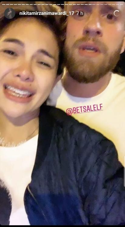 Nikita Mirzani mesra bareng pria bule di Paris (Instagram/@nikitamirzanimawardi_17)
