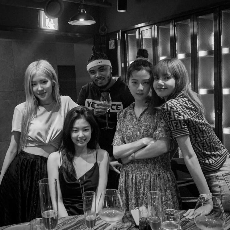 BLACkPINK dan produser rekaman Ariana Grande (Instagram/@tbhits)