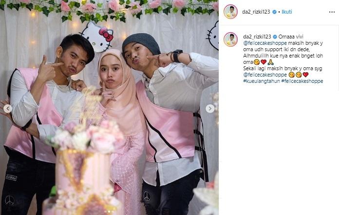 Momen manis ulang tahun Lesty Kejora. (Instagram/@da2_rizki123)
