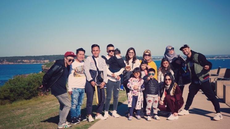 Merry dan keluarga Raffi Ahmad. (Instagram/@merryraffiahmad)
