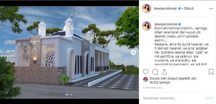 Dewi Perssik bangun musala untuk sang ayah. (Instagram/@dewiperssikreal)