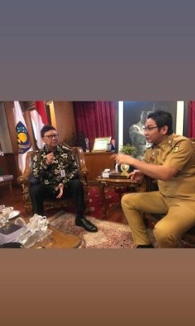 Pasha Ungu foto bersama Mendagri Tjahjo Kumolo. [Instagram]