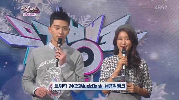 Park Seo Joon jadi MC Music Bank. (Youtube/KBS2)
