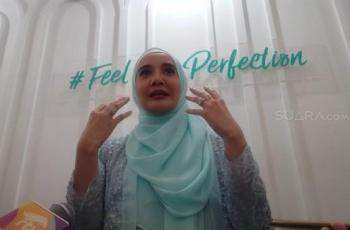 Kocak Nih! Ekspresi Zaskia Sungkar Kondangan Tanpa Irwansyah