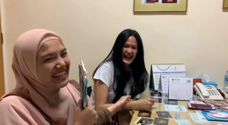 Herfiza dan Donna Harun. (Youtube/KeluargaMoyaPoya)
