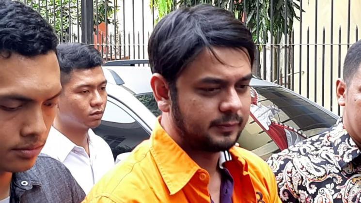 Artis Rio Reifan saat gelar perkara kasus narkoba di Polda Metro Jaya, Jumat (16/8/2019). [Sumarni]