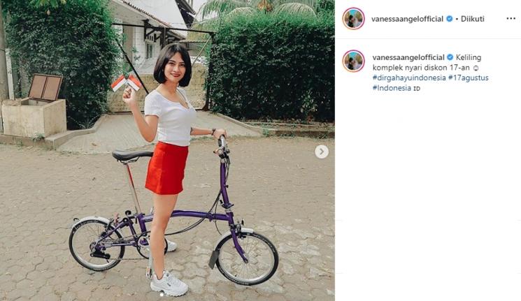Vanessa Angel di momen 17-an (Instagram/@vanessaangelofficial)